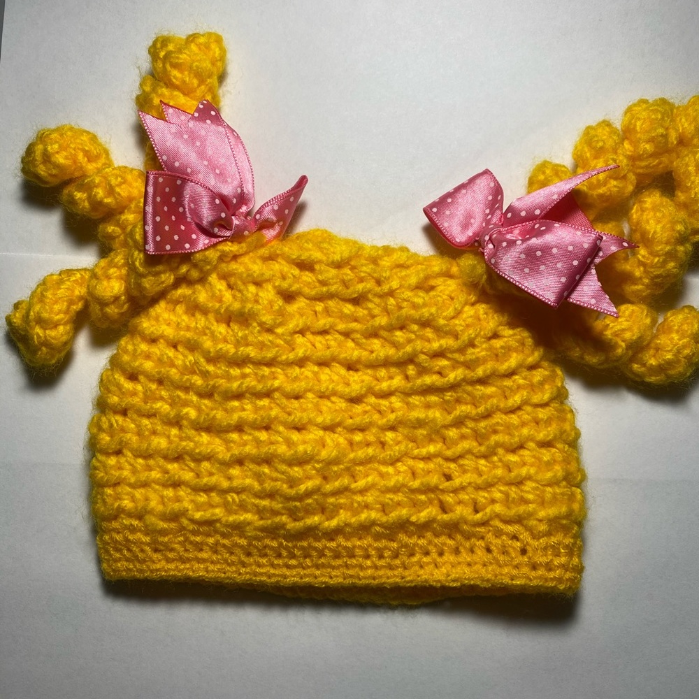 Crochet 🧶 hat .. blonde